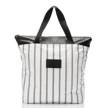 ALOHA COLLECTION DAY TRIPPER /  CHARTER BLACK ON WHITE