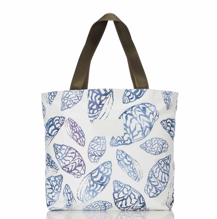 ALOHA DAY TRIPPER /  LU'UKAI