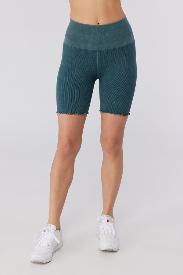 SPIRITUAL GANGSTER RUFFLE SEAMLESS BIKE SHORTS - FOLIAGE MINERAL WASH