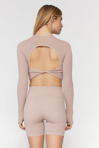 SPIRITUAL GANGSTER SEREME SEAMLESS TWIST BACK LONG SLEEVE - ROSE TAUPE