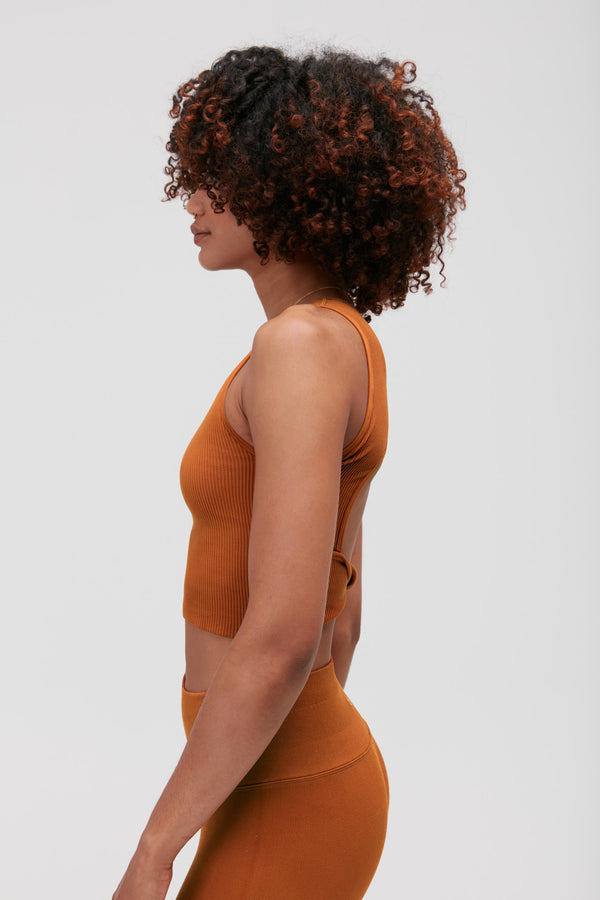 SPIRITUAL GANGSTER SERENE SEAMLESS TWIST BACK TANK - NUTMEG