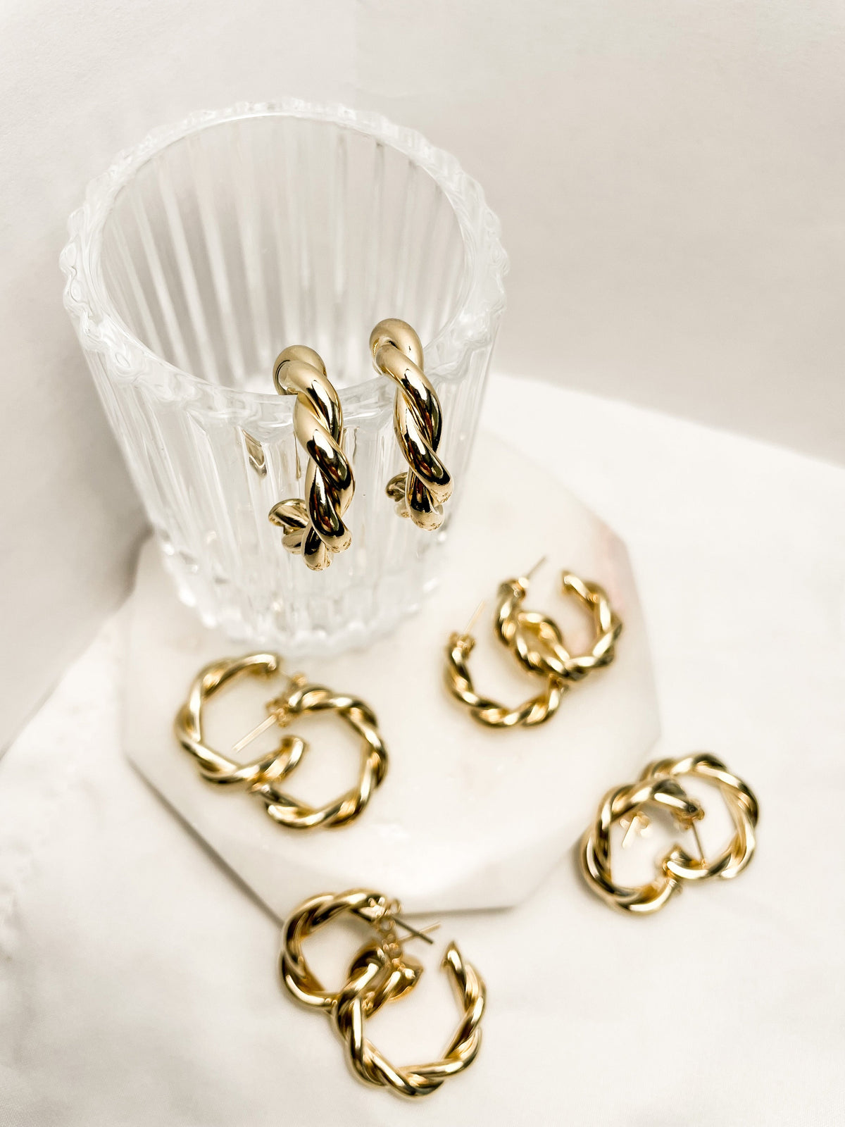 SUNDAY JEWELS - DON'T GET TWISTED HOOPS