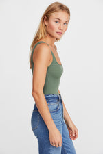 FREE PEOPLE SQUARE ONE SEAMLESS CAMI - MOSS 4894