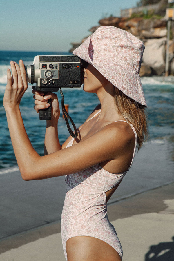 RHYTHM BOUQUET FLORAL BUCKET HAT - IVORY
