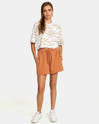 RVCA TEST DRIVE CROPPED TEE - WOO