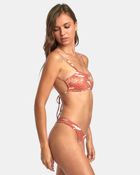 RVCA TOSSED ULTRA REVERSIBLE SKIMPY BIKINI BOTTOM - MUL