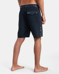 RVCA APEX BOARDSHORTS 19" - BKC
