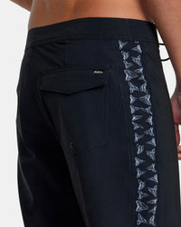 RVCA HAWAII HORTON APEX 19" ELASTIC BOARDSHORTS - BLK