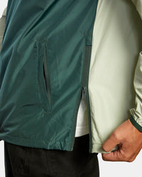 RVCA MEYER PACKABLE ANORAK JACKET - GDS0