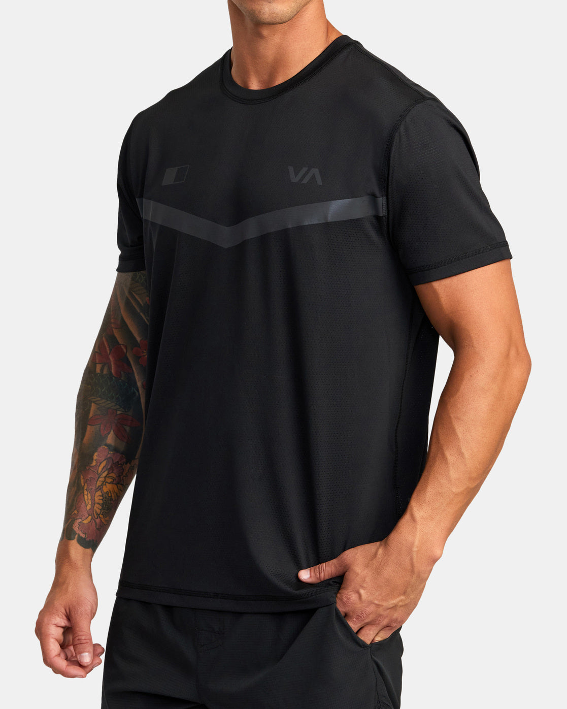 RVCA RUNNER TECHINICAL SHORT SLEEVE TOP - BLK