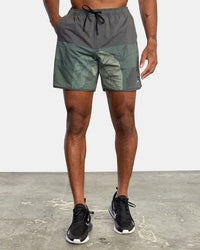 RVCA HAWAII YOGGER HYBRID ELASTIC WALKSHORTS 17" - OLV