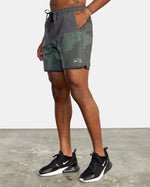 RVCA HAWAII YOGGER HYBRID ELASTIC WALKSHORTS 17" - OLV