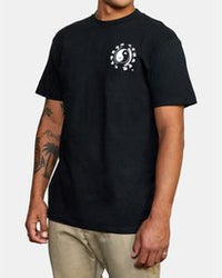 RVCA EIGHTY YEARS SS TEE - BLK