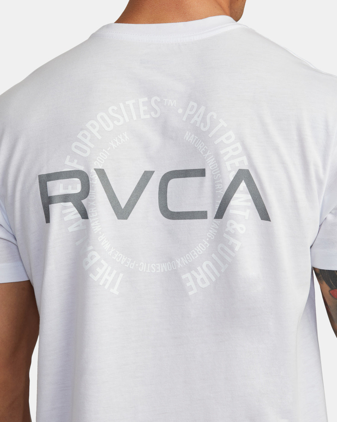 RVCA VA LEVELS SHORT SLEEVE T SHIRT - WHT