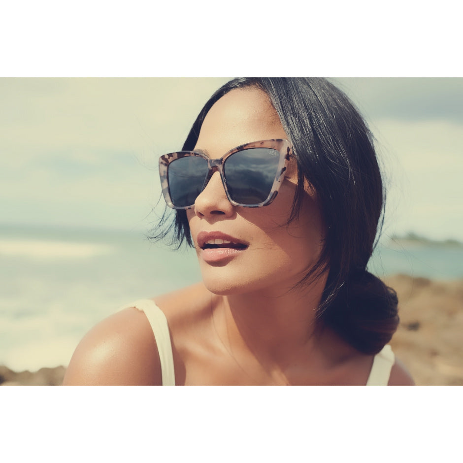 I-SEA ALOHA FOX - BLONDE TORT/SMOKE
