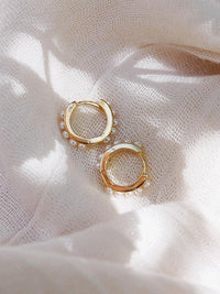 KE ALOHA JEWELRY MINI PEARL GOLD HUGGIE HOOP EARRINGS - KAIMALIE