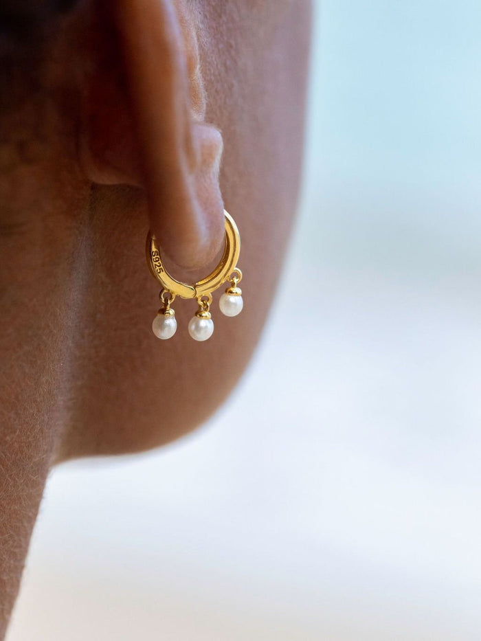 KE ALOHA JEWELRY DANGLING PEARL GOLD HUGGIE HOOP EARRINGS - KEILANI