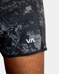 RVCA YOGGER IV SHORT - BEV6