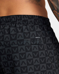 RVCA YOGGER STRETCH ATHLETIC SHORTS 17' - KTE9