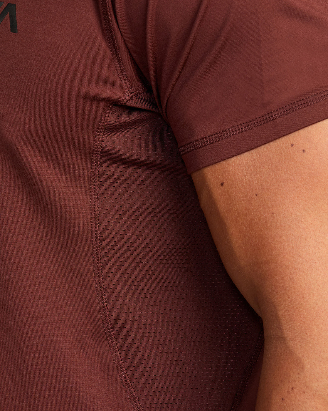 RVCA SPORT VENT PERFORMANCE TEE - MAH.